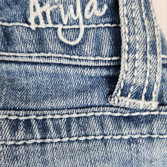 Ariya Jeans 13/14 Blue Jean Shorts Denim Embroidered Embellished Distressed - Picture 5 of 7